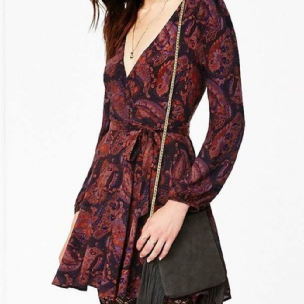 Ecote Deep V-Neck Paisley Dress - Purple and Red